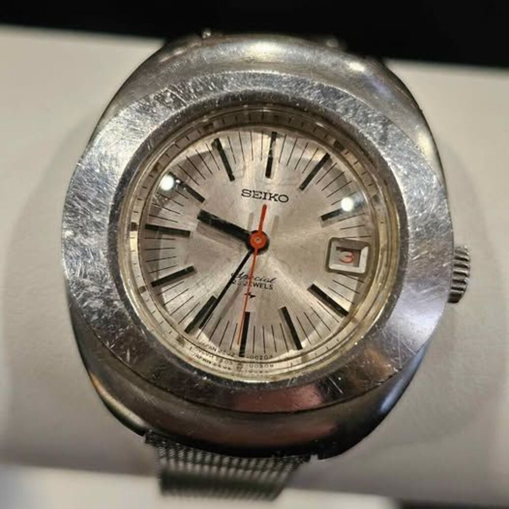 Vintage ladies Seiko TV dial 2202-0020